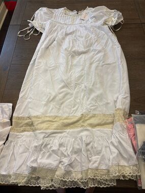Heirloom White Lace-Trim gown with Cream Accents Girls Size 14